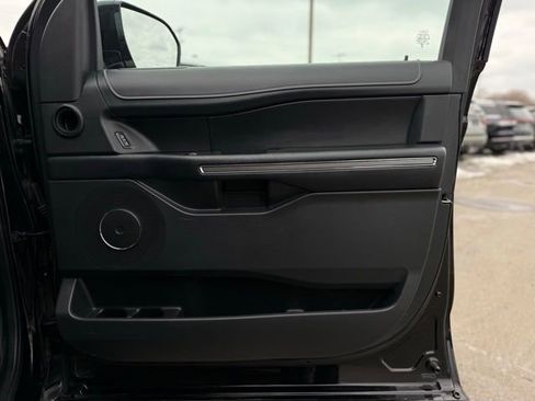 Used 2024 Ford Expedition Max XLT image 18