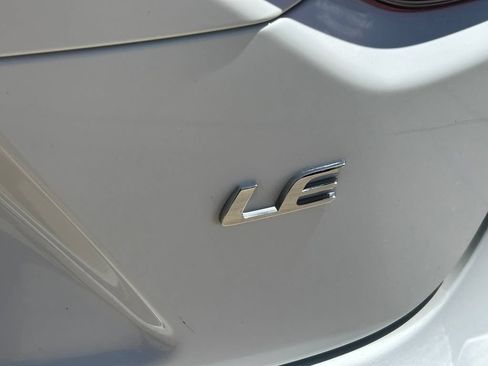 Used 2021 Toyota Corolla LE FWD image 13