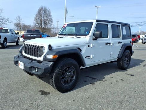 Used 2024 Jeep Wrangler Sport S image 8