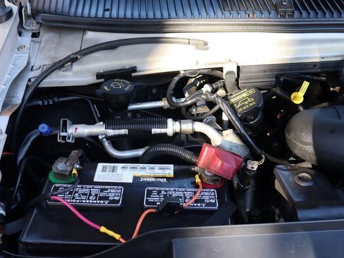 Used 2009 Ford E-350 and Econoline 350 Super Duty Wagon image 38