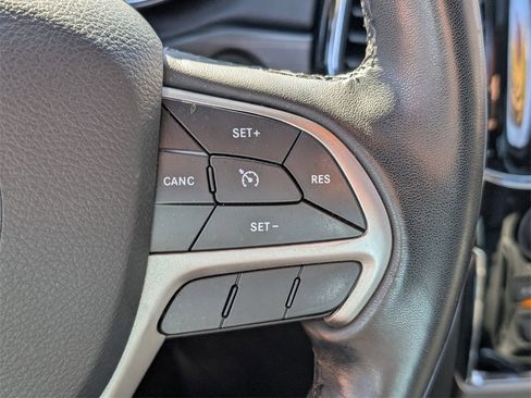 Used 2022 Jeep Grand Cherokee Limited image 26