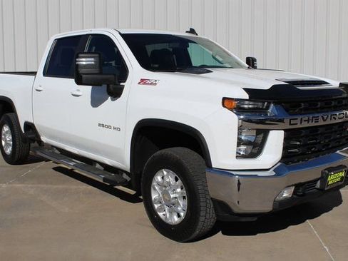 Used 2022 Chevrolet Silverado 2500 LT w/ Convenience Package image 4