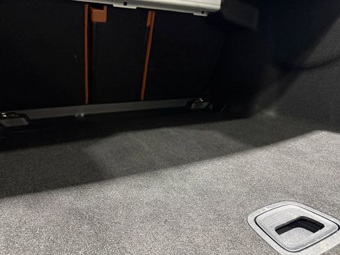 Used 2025 Mercedes-Benz C 300 4MATIC Sedan image 6