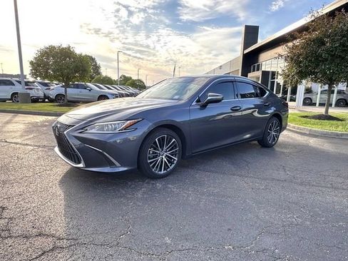 Used 2023 Lexus ES 250 w/ Premium Package AWD/4WD image 5