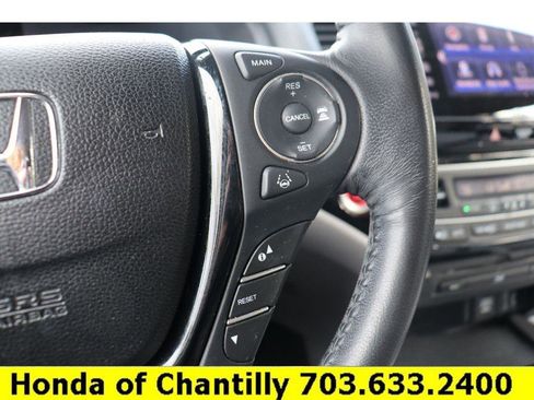 Used 2017 Honda Pilot Touring image 10