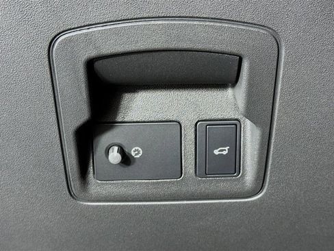 Used 2026 Land Rover Range Rover Velar Dynamic SE image 10