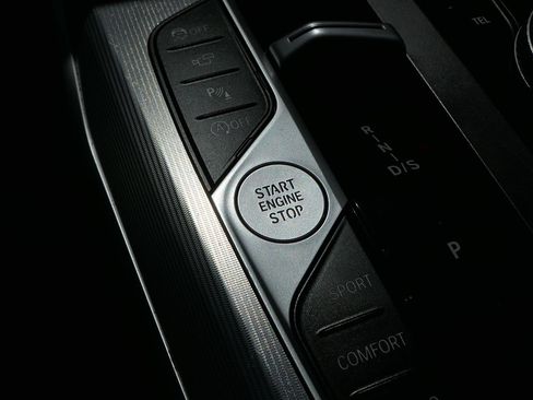 Used 2023 BMW 330i Sedan w/ M Sport Package RWD image 20