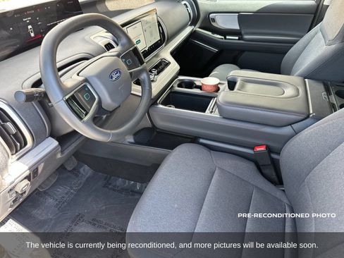Used 2025 Ford Expedition Max Active AWD/4WD image 10
