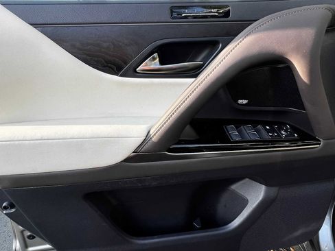 Used 2022 Lexus LX 600 4WD w/ Appearance Package image 13