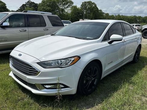 Used 2018 Ford Fusion SE w/ Equipment Group 601A FWD image 13