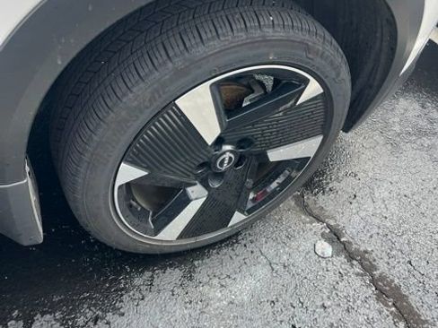 Used 2025 Nissan Kicks SR FWD image 7