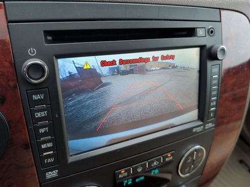 Used 2014 Chevrolet Suburban LTZ image 22