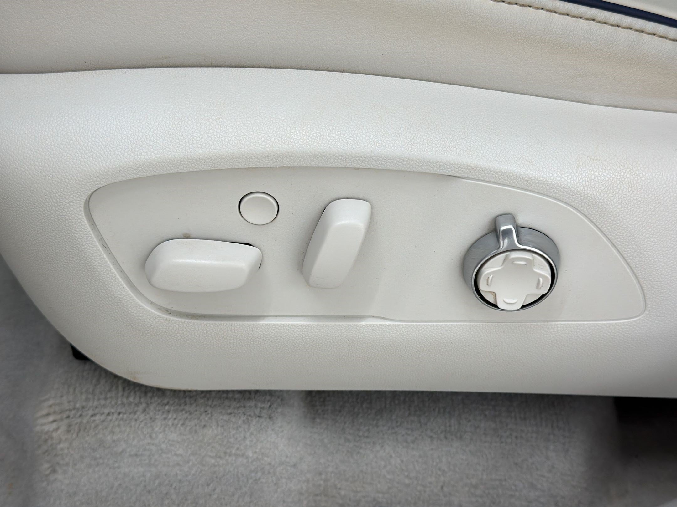 Used 2025 Buick Enclave Avenir AWD/4WD image 15