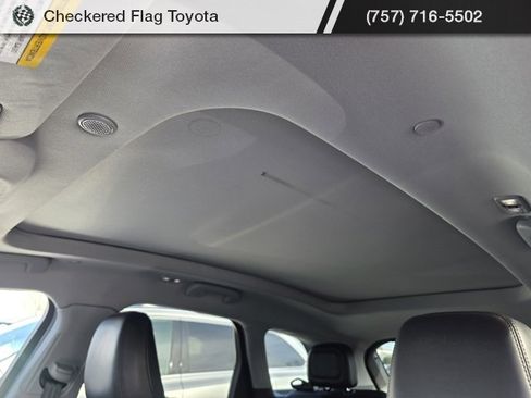 Used 2022 Lincoln Corsair AWD w/ Premium Package image 9