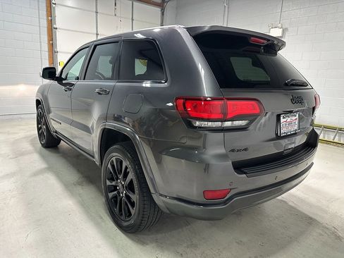 Used 2018 Jeep Grand Cherokee Altitude AWD/4WD image 20
