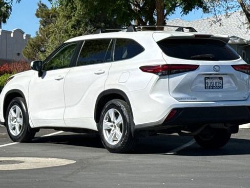 Used 2023 Toyota Highlander LE image 8