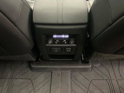 Used 2023 Chevrolet Traverse High Country w/ LPO, Floor Liner Package AWD/4WD image 31
