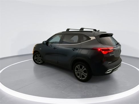 Used 2023 Kia Seltos S image 2