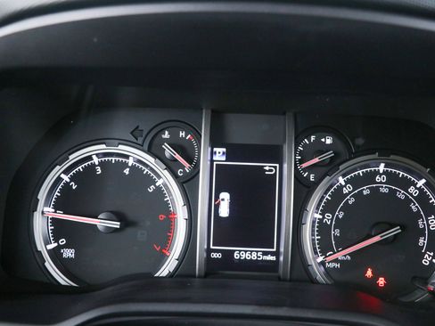 Used 2022 Toyota 4Runner TRD Off-Road Premium w/ Moonroof Package AWD/4WD image 15