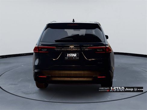 Used 2024 Toyota Grand Highlander XLE image 6