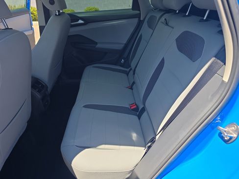 Certified 2024 Volkswagen Taos SE FWD image 17