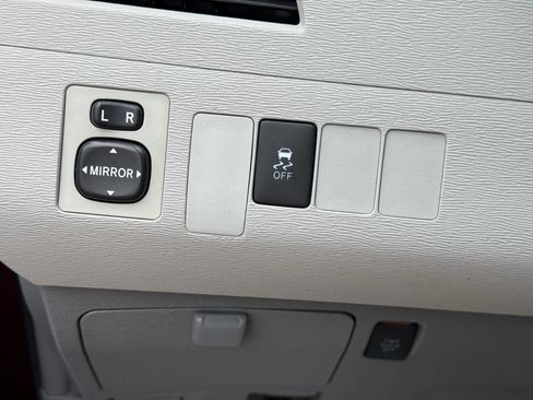 Used 2011 Toyota Sienna LE image 11