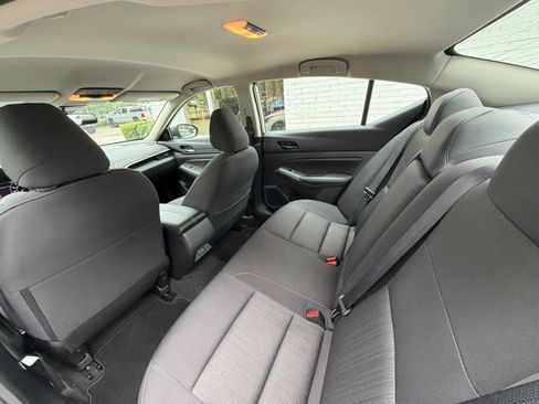 Used 2025 Nissan Altima 2.5 SV FWD image 16