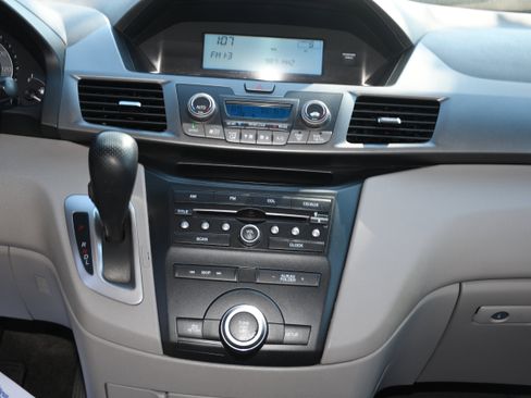 Used 2011 Honda Odyssey EX image 18