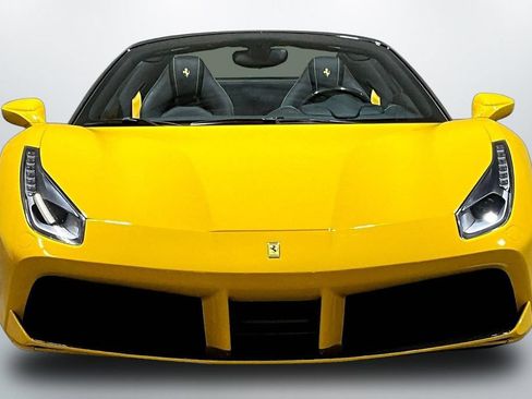 Used 2018 Ferrari 488 Spider RWD image 2