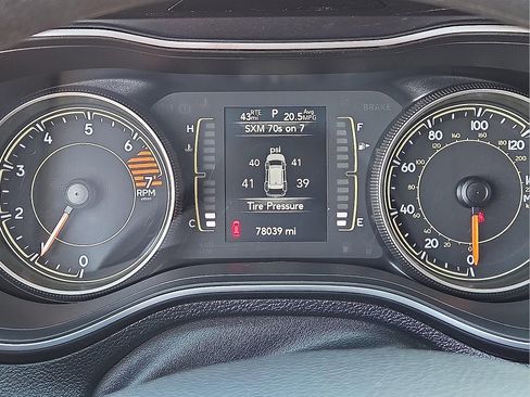 Used 2019 Jeep Cherokee Latitude w/ Popular Appearance Group image 23