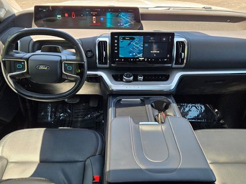 Used 2025 Ford Expedition Platinum AWD/4WD image 26