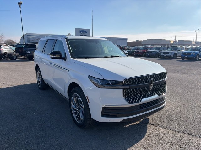 New 2025 Lincoln Navigator Reserve AWD/4WD image 8