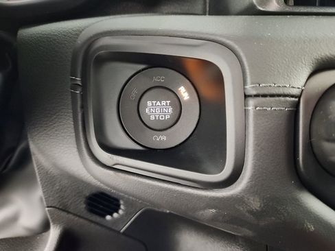 New 2025 Jeep Wrangler Unlimited Rubicon w/ Technology Group image 30