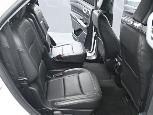 Used 2022 Ford Explorer XLT w/ Equipment Group 202A image 24
