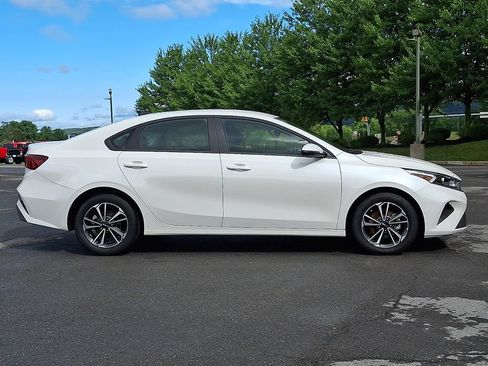 Used 2024 Kia Forte LXS w/ LXS Technology Package FWD image 10