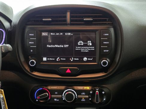 Used 2023 Kia Soul LX w/ LX Technology Package image 18