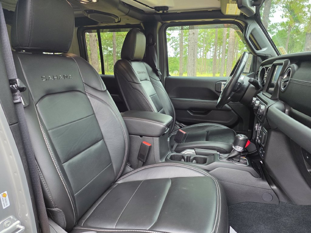 Used 2022 Jeep Wrangler Unlimited Sahara w/ Cold Weather Group AWD/4WD image 30