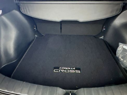 Used 2024 Toyota Corolla Cross LE w/ Moonroof Package image 31