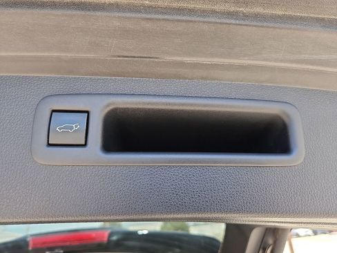 Used 2020 Toyota Highlander Limited FWD image 17
