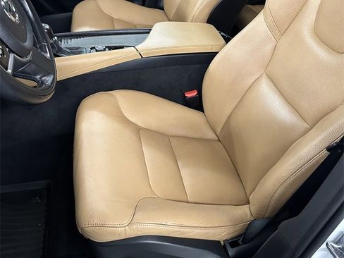 Used 2018 Volvo XC90 T6 Momentum w/ Convenience Package image 14