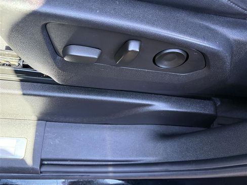 Used 2022 Chevrolet Suburban Z71 w/ Luxury Package image 9