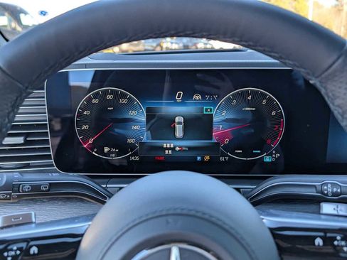 New 2026 Mercedes-Benz GLS 580 4MATIC image 9