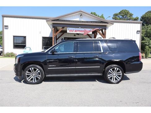 Used 2018 GMC Yukon XL Denali w/ Denali Ultimate Package AWD/4WD image 2