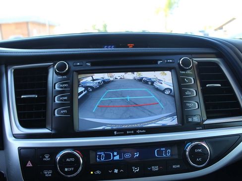 Used 2018 Toyota Highlander XLE image 35