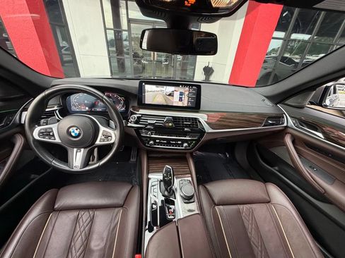 Used 2022 BMW M550i xDrive w/ Dynamic Handling Package AWD/4WD image 32