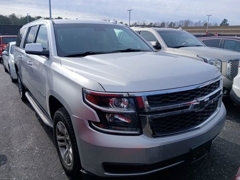 Used 2018 Chevrolet Suburban LT image 3