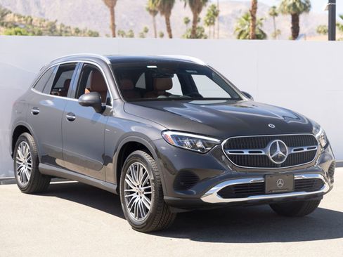 Used 2024 Mercedes-Benz GLC 300 image 2