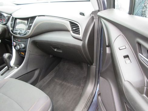 Used 2018 Chevrolet Trax LS FWD image 17