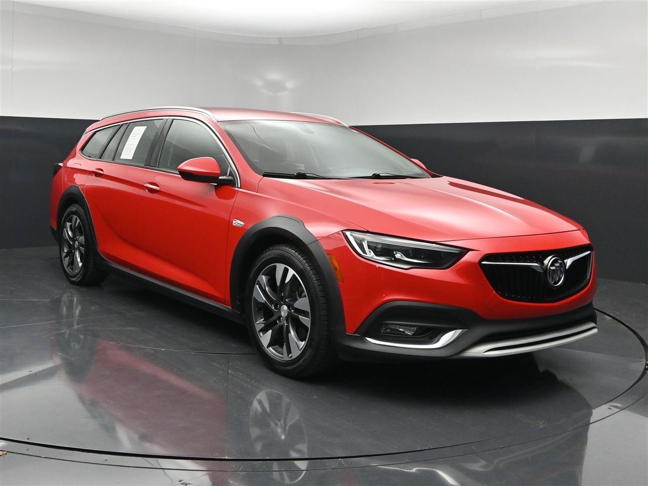Used 2018 Buick Regal Preferred w/ Sights and Sounds Package AWD/4WD image 3