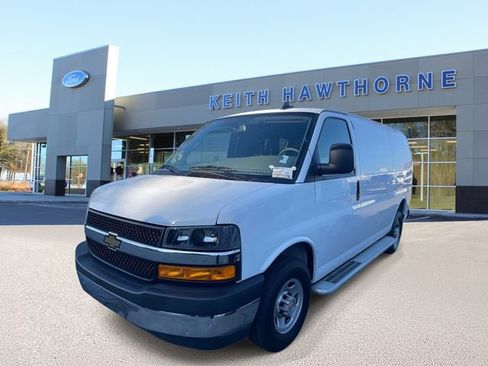 Used 2025 Chevrolet Express 2500 w/ Driver Convenience Package RWD image 3